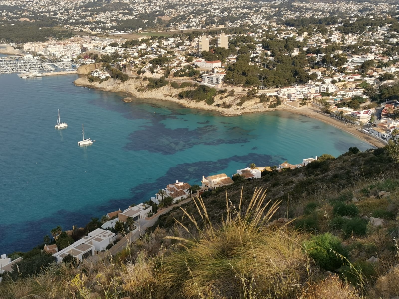 De baai van Moraira gezien vanaf Cap d’Or